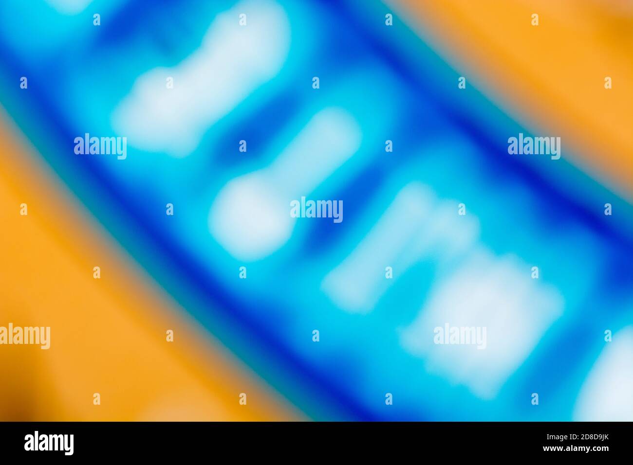 Messa a fuoco morbida e vivace primo piano astratto dell'etichettatura colorata. Per mancanza di chiarezza, pensieri confusi, non pensare dritto, visione offuscata. Foto Stock