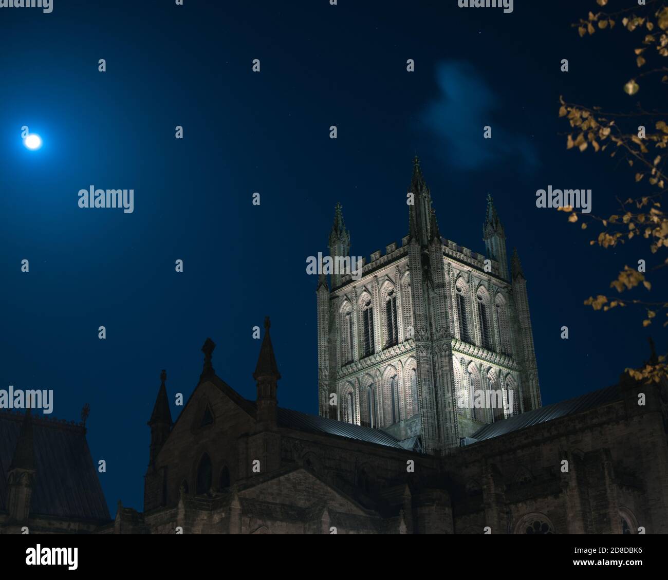 Cattedrale Herefordshire di notte - Cattedrale di Santa Maria la Vergine E Saint Ethelbert il Re lunga esposizione - Spooky shot - Chiesa d'Inghilterra Foto Stock