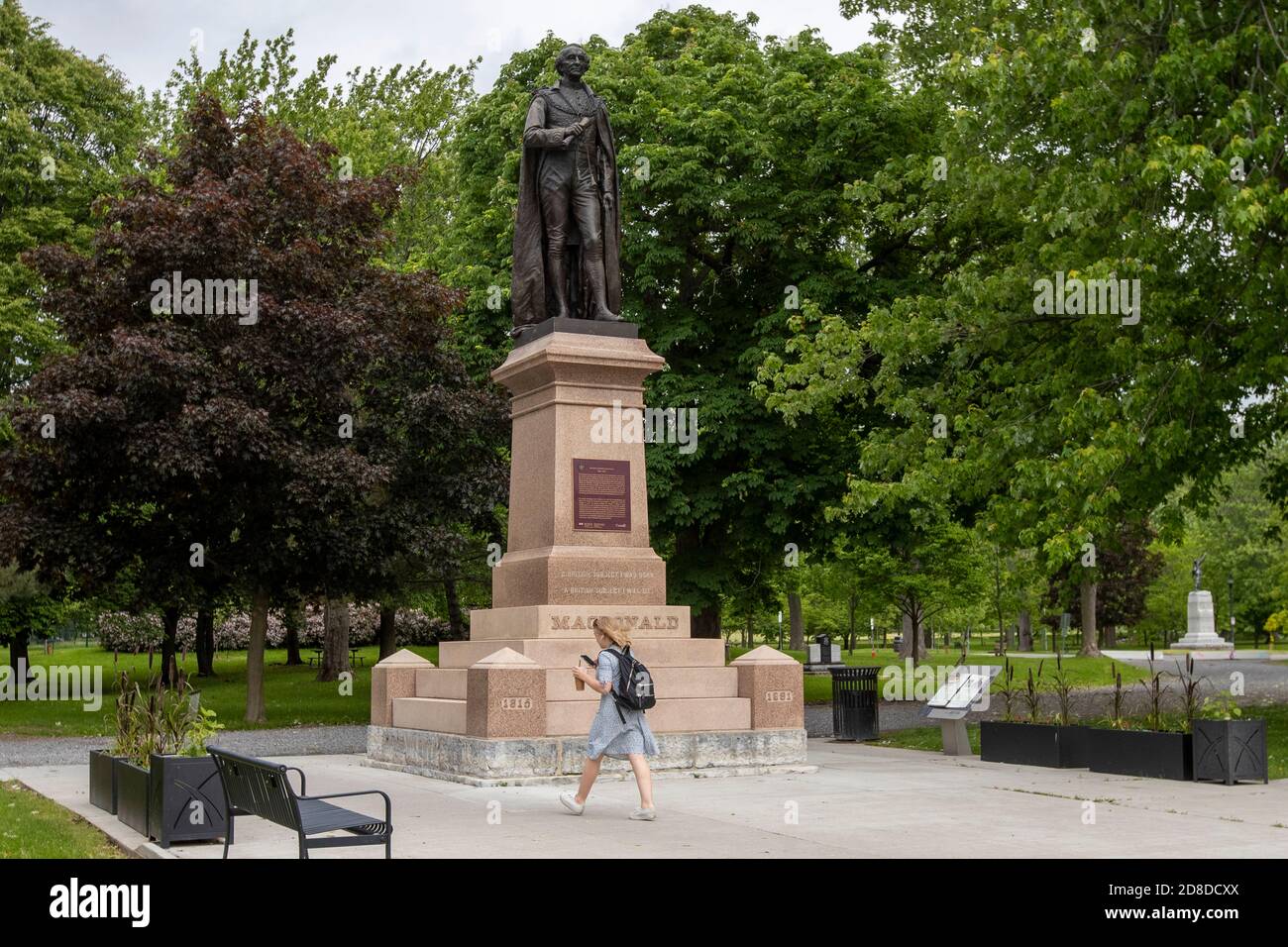 Statua del CanadaÕs primo ministro John A. Macdonald nel parco cittadino di Kingston, Ontario, giovedì 11 giugno 2020. Foto Stock