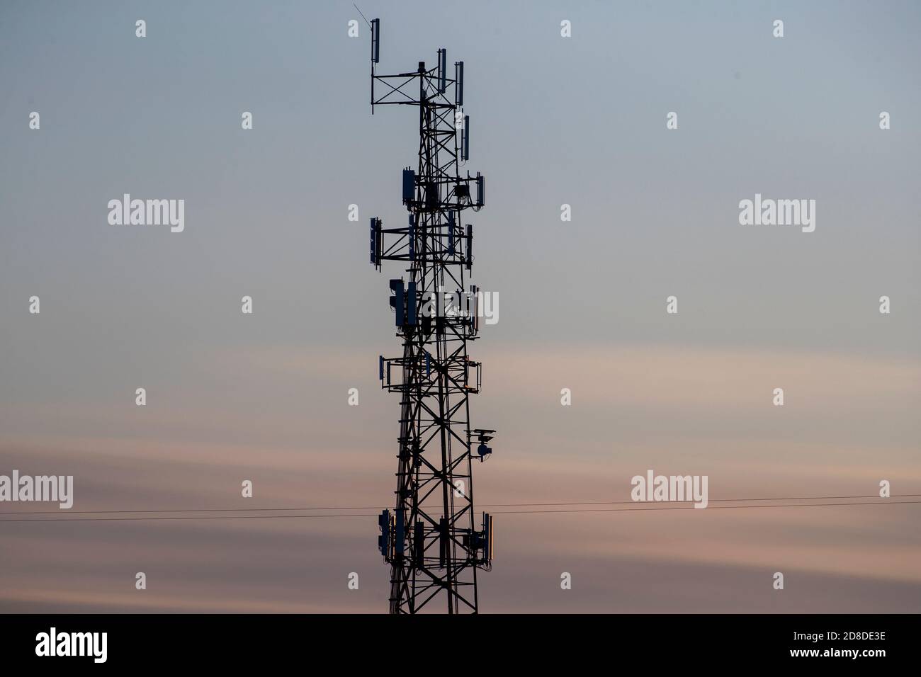 Torre di telefoni cellulari a Kingston, Ontario il Sabato, 18 aprile 2020. Foto Stock