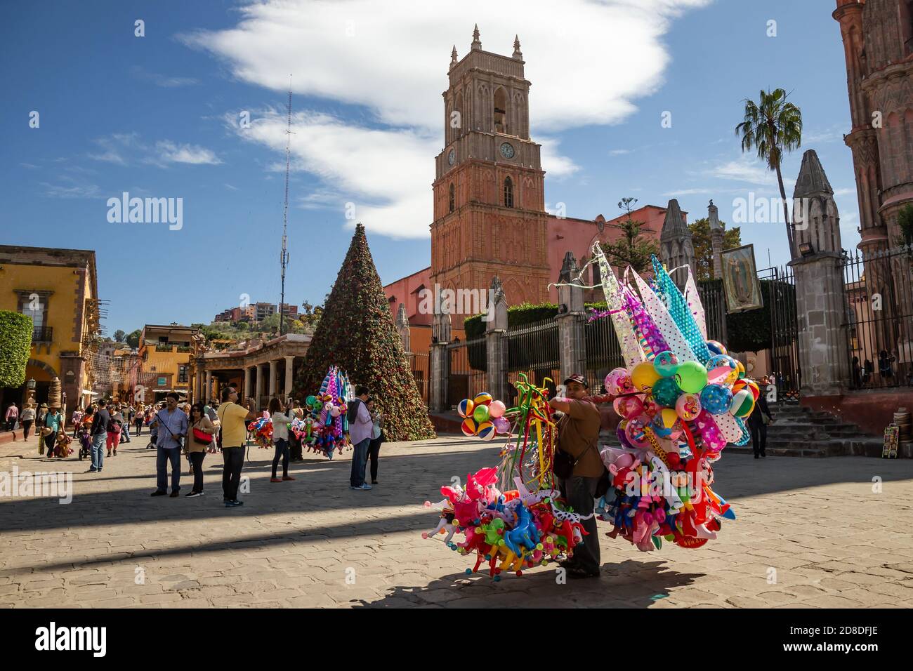 Venditore di strada con palloncini colorati, San Miguel de Allende, Messico Foto Stock