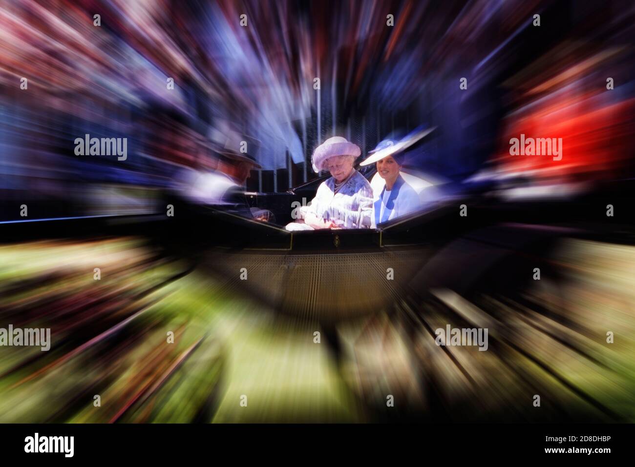 La Regina Madre e la Principessa Diana del Galles arrivano a cavallo in carrozza per le regate Royal Ascot, Berkshire, Inghilterra, Regno Unito. 1989 Foto Stock