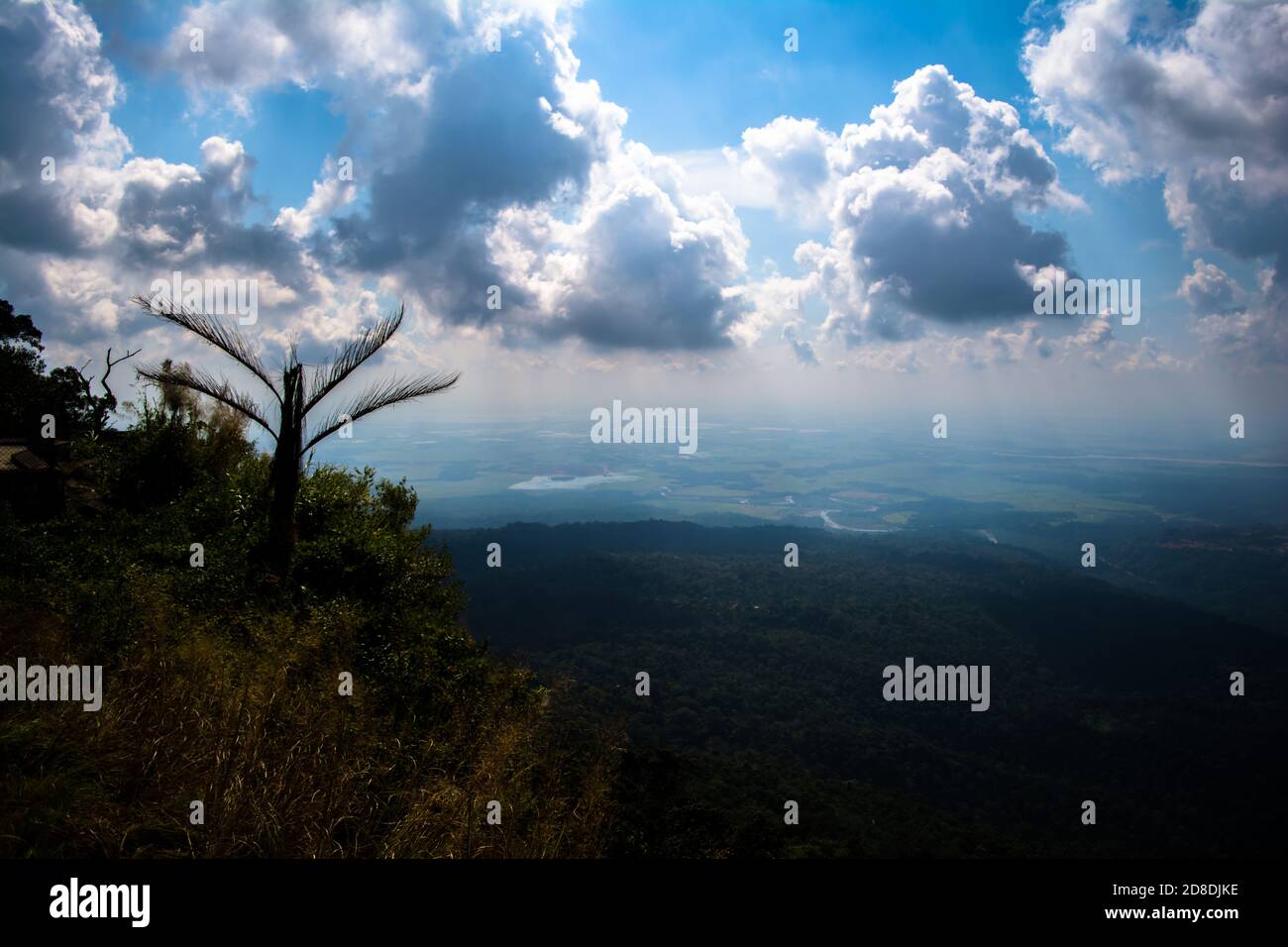 Cielo naturale e nuvole a Cherrapunji nello stato di Megalaya dell'India, India del Nord-Est Foto Stock