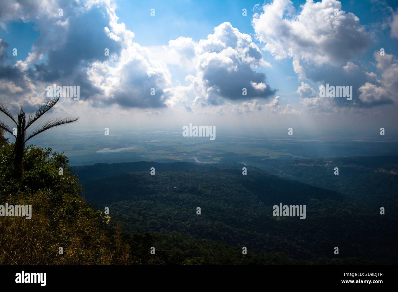 Cielo naturale e nuvole a Cherrapunji nello stato di Megalaya dell'India, India del Nord-Est Foto Stock
