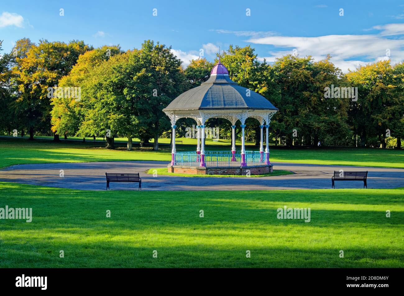 Regno Unito, South Yorkshire, Barnsley, Locke Park Bandstand Foto Stock