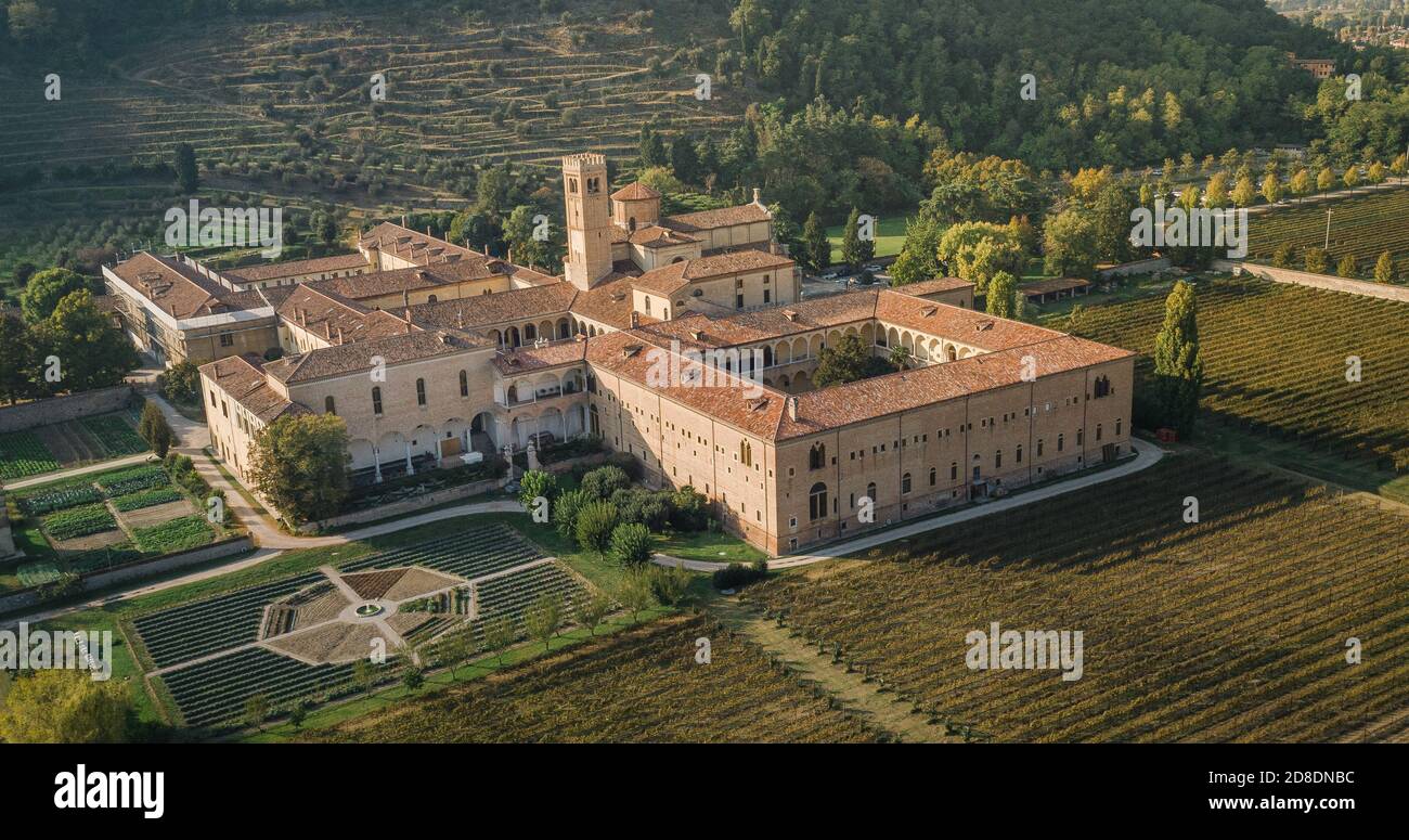 L'Abbazia di Praglia è un monastero benedettino situato nella frazione di Bresseo a Teolo, in provincia di Padova. Drone fotografia dell'Abbazia Foto Stock
