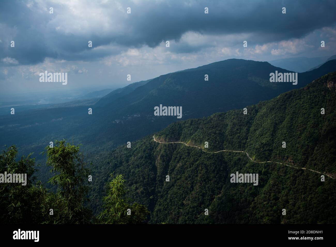 Eco Park Cherrapunji, Meghalaya. Splendida vista sui Green Canyons e le cascate Nohsngithiang di Cherapunji Meghalaya. Foto Stock