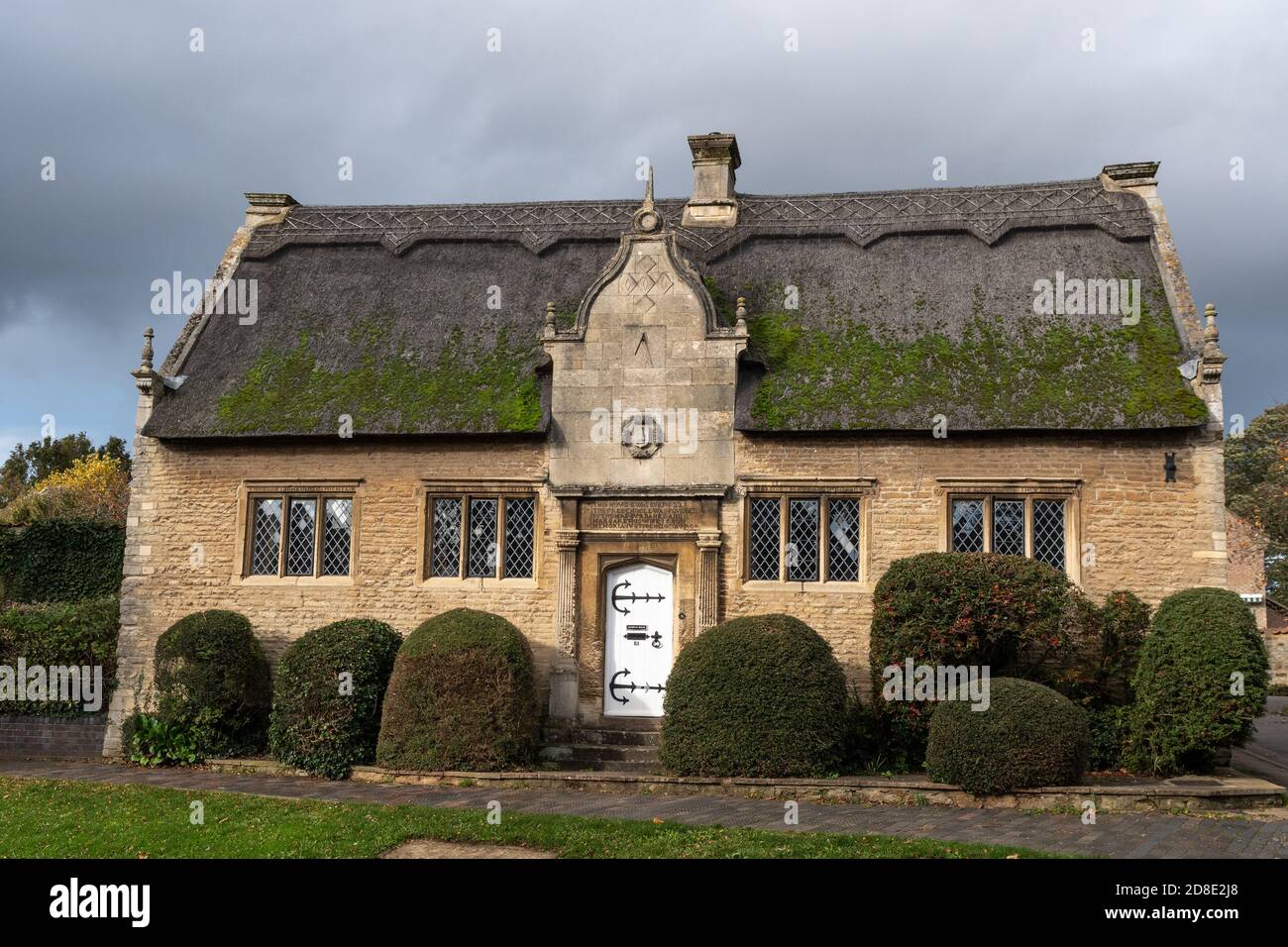 Old School House, risalente al 1622, ora residenza privata; Burton Latimer, Northamptonshire, Regno Unito Foto Stock