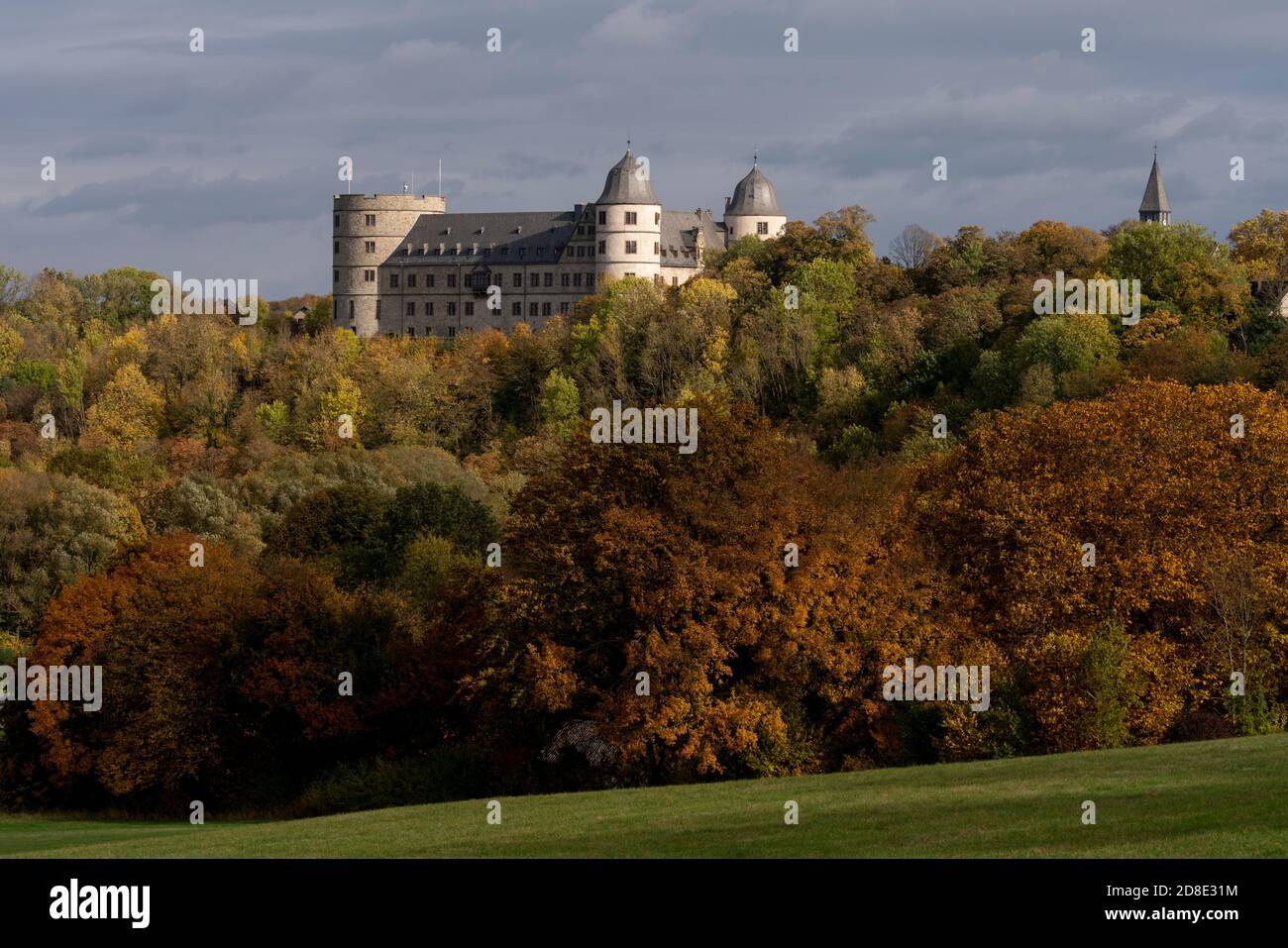 Büren, Wewelsburg im Herbst, Blick über das Allemal Foto Stock
