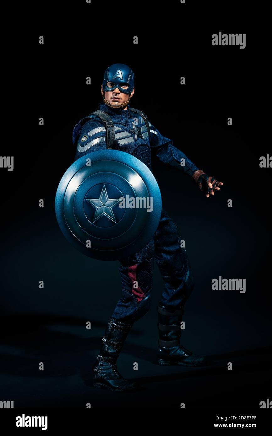 MONTERREY, MESSICO - 13 ottobre 2018: Monterrey NL Messico - 12 2018 ottobre, primo piano di Captain America Guerra civile super eroe figura in azione combattimenti. Foto Stock