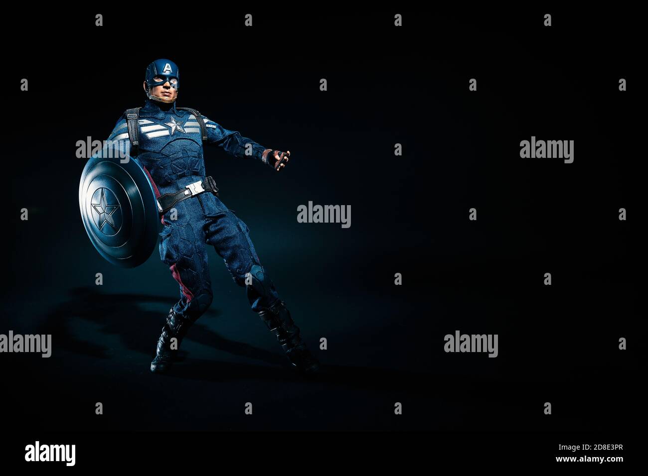 MONTERREY, MESSICO - 13 ottobre 2018: Monterrey NL Messico - 12 2018 ottobre, primo piano di Captain America Guerra civile super eroe figura in azione combattimenti. Foto Stock