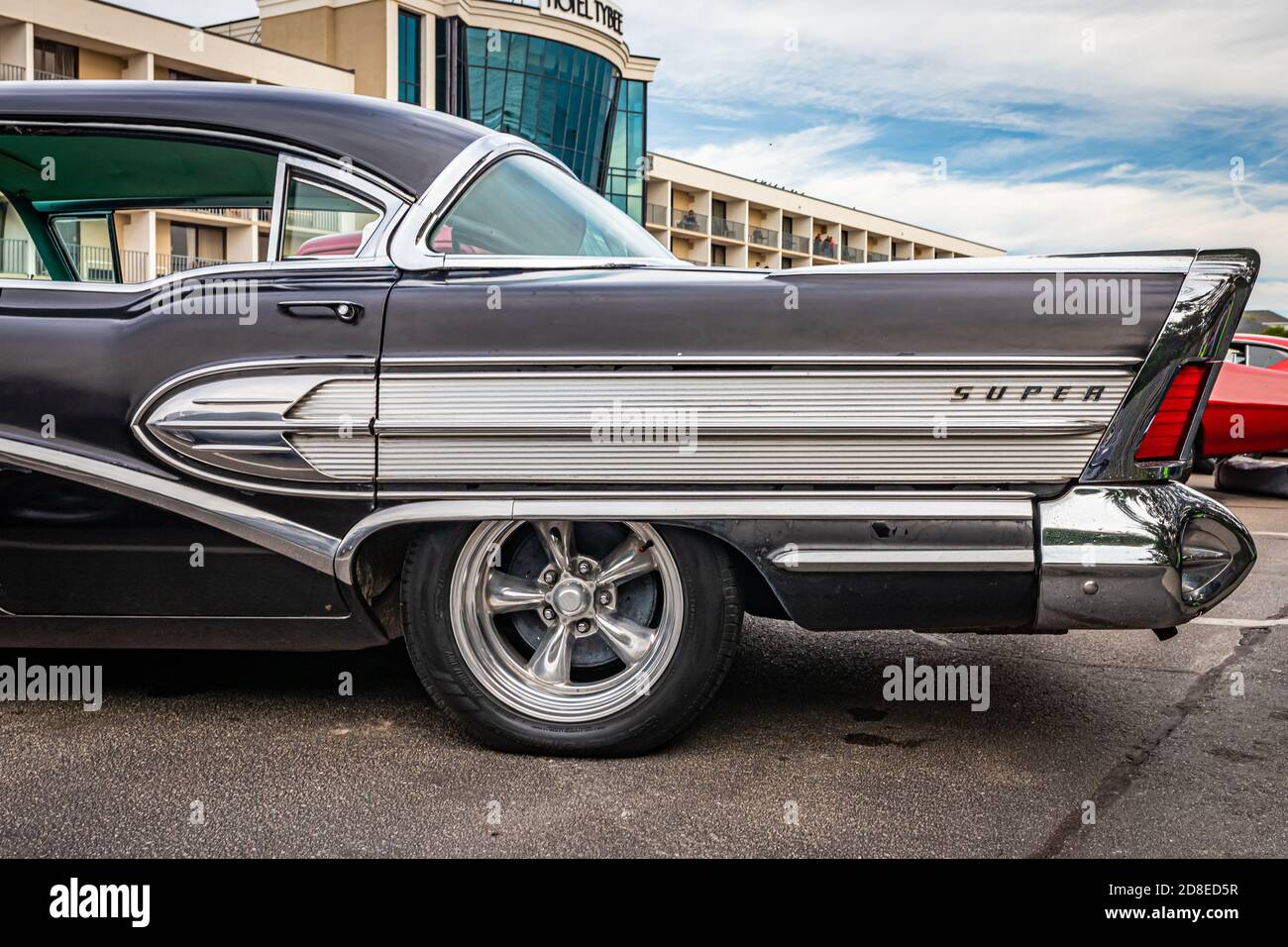 Tybee Island, GA - 3 ottobre 2020: 1958 Buick Super Riviera hardtop coupé ad una mostra locale di auto. Foto Stock