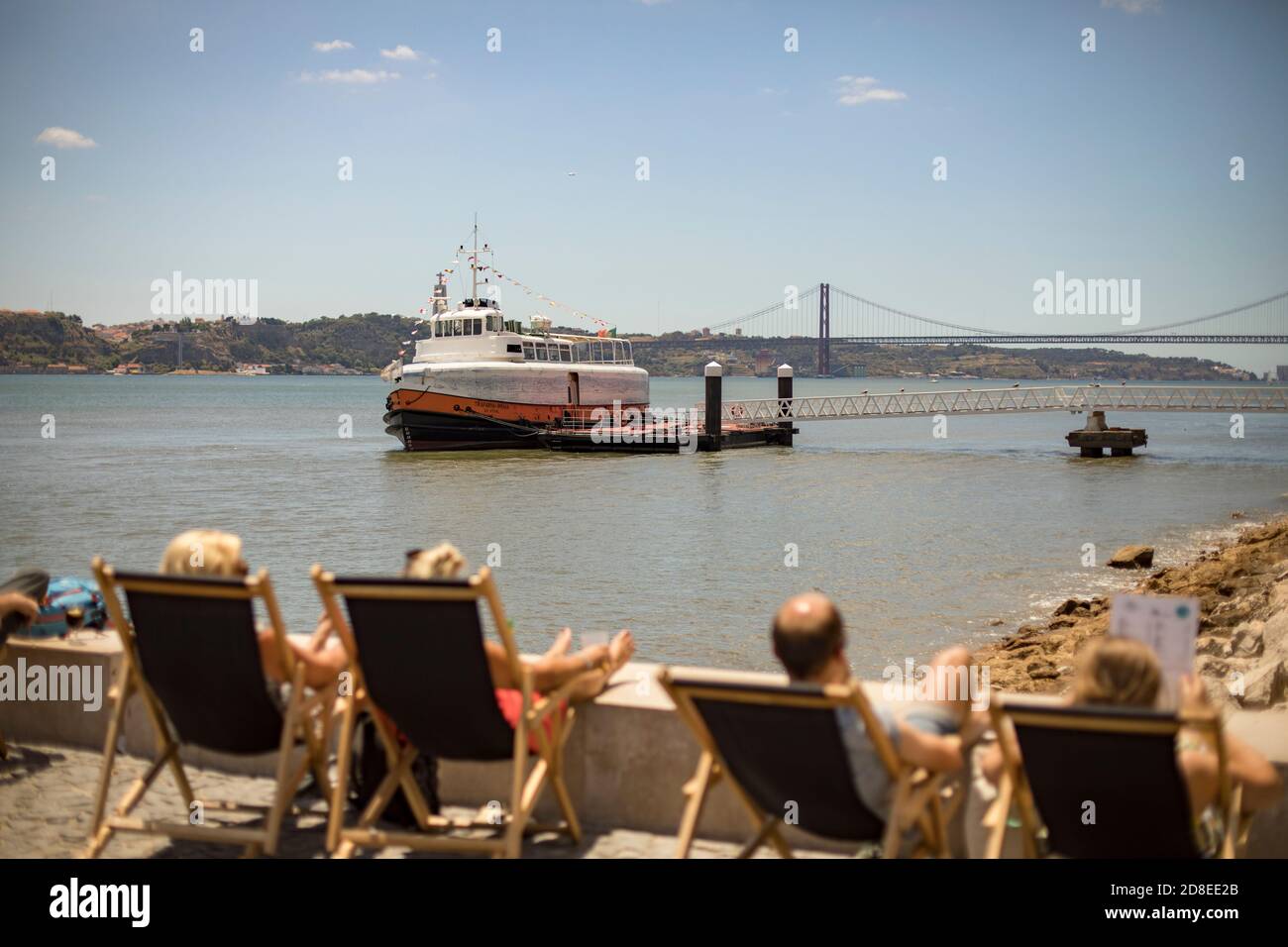 Traghetto alle banchine sul fiume Tago a Lisbona, Portogallo, Europa. Foto Stock