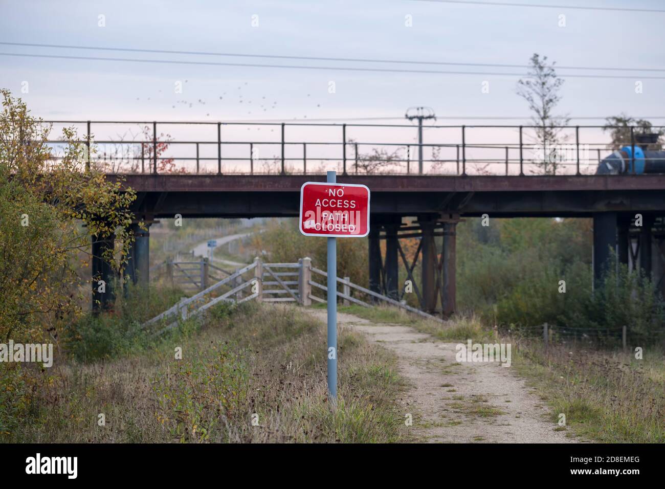 Un segno rosso che dice 'Nessun percorso di accesso chiuso ' Nel Regno Unito Foto Stock