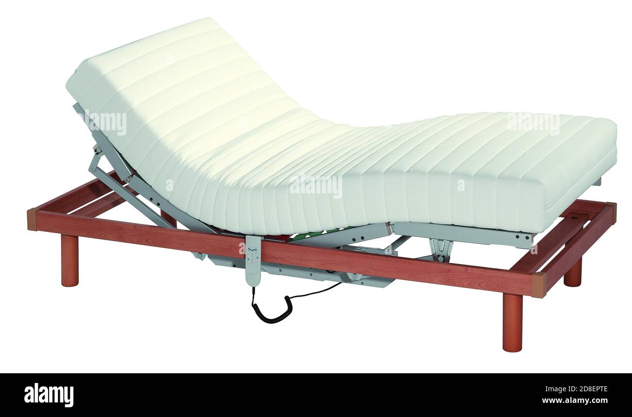 Letto motorizzato regolabile con doghe mobili e materasso ortopedico, isolato su bianco Foto Stock