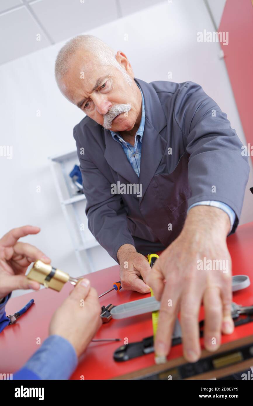 ritratto di fabbro professionale senior Foto Stock