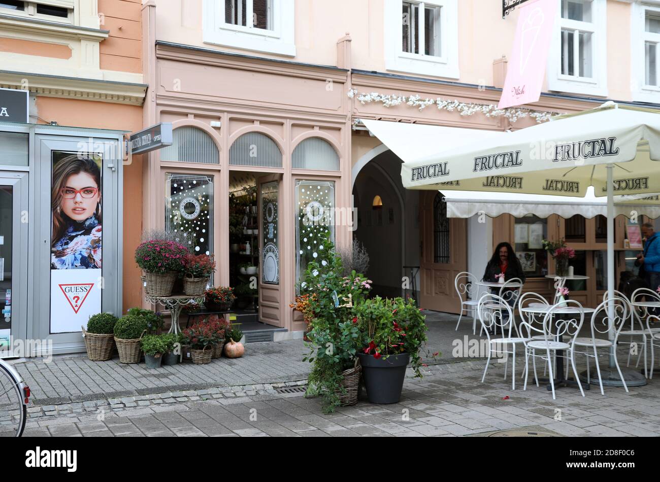 Zona libera dal traffico nella città slovena di Maribor Foto Stock