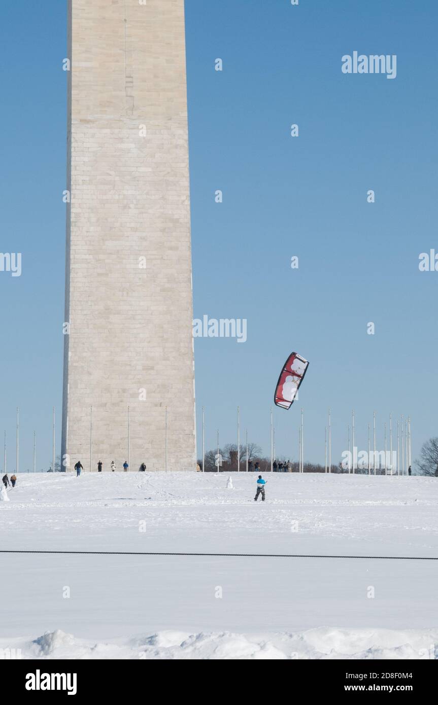 Nevicate dopo una grande tempesta di neve al Washington Monument a Washington DC. Foto di Liz Roll Foto Stock