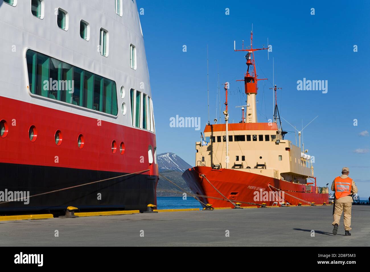 Le navi nel porto di Ushuaia, Tierra del Fuego, Patagonia, Argentina Foto Stock