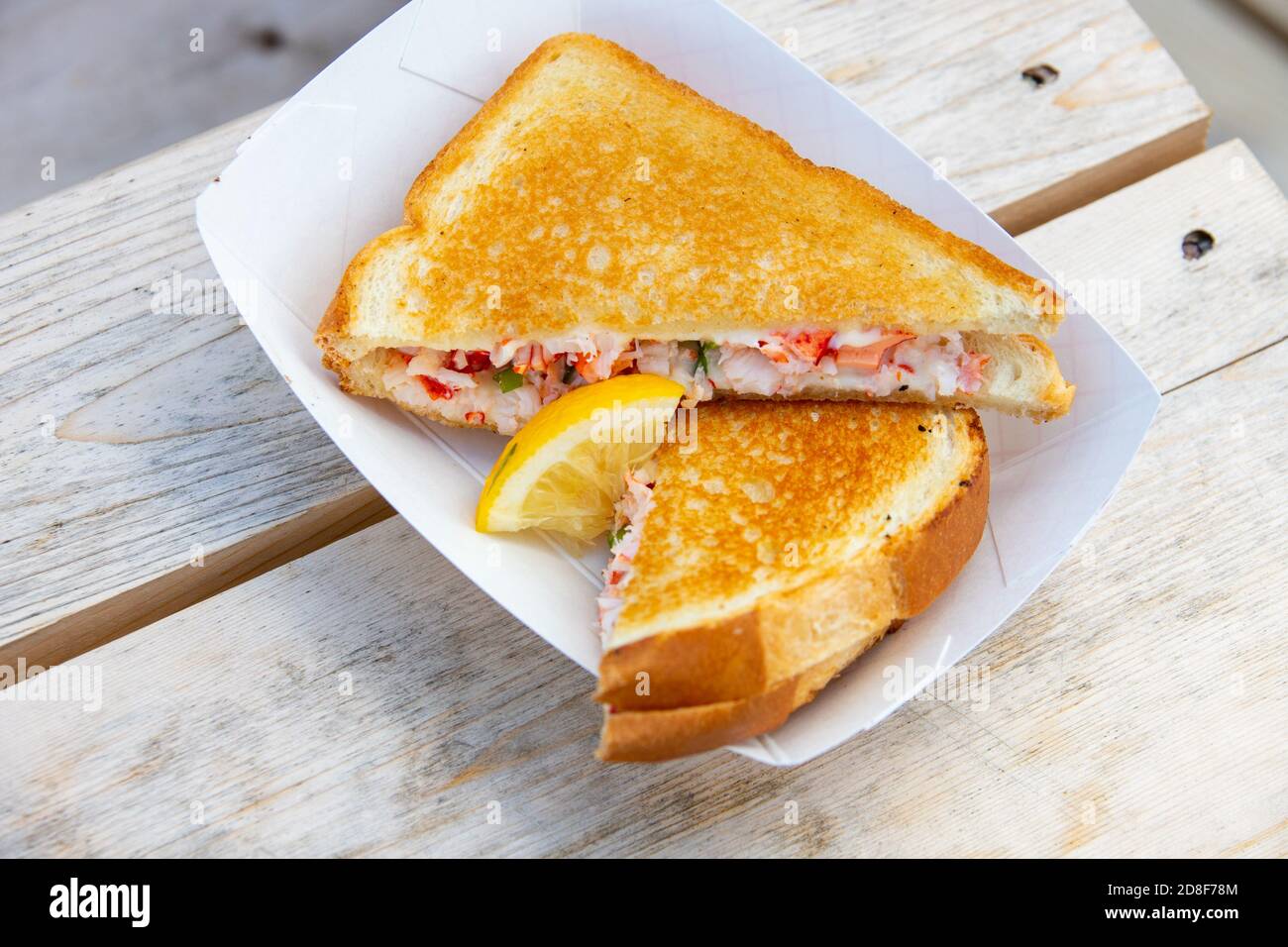 Sandwich di formaggio alla griglia con aragosta, da non perdere: Nice Lobster, Restaurant, Belfast, Maine, USA Foto Stock