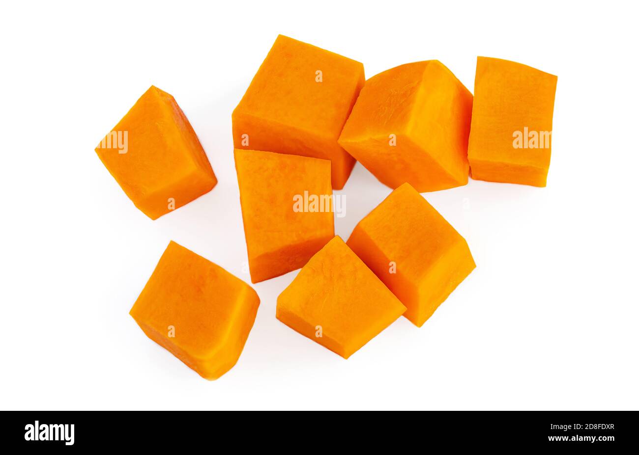 Fetta cubica di zucca vegetale isolata su sfondo bianco. Vista dall'alto. Concetto di Ringraziamento dei zucche autunnali Foto Stock
