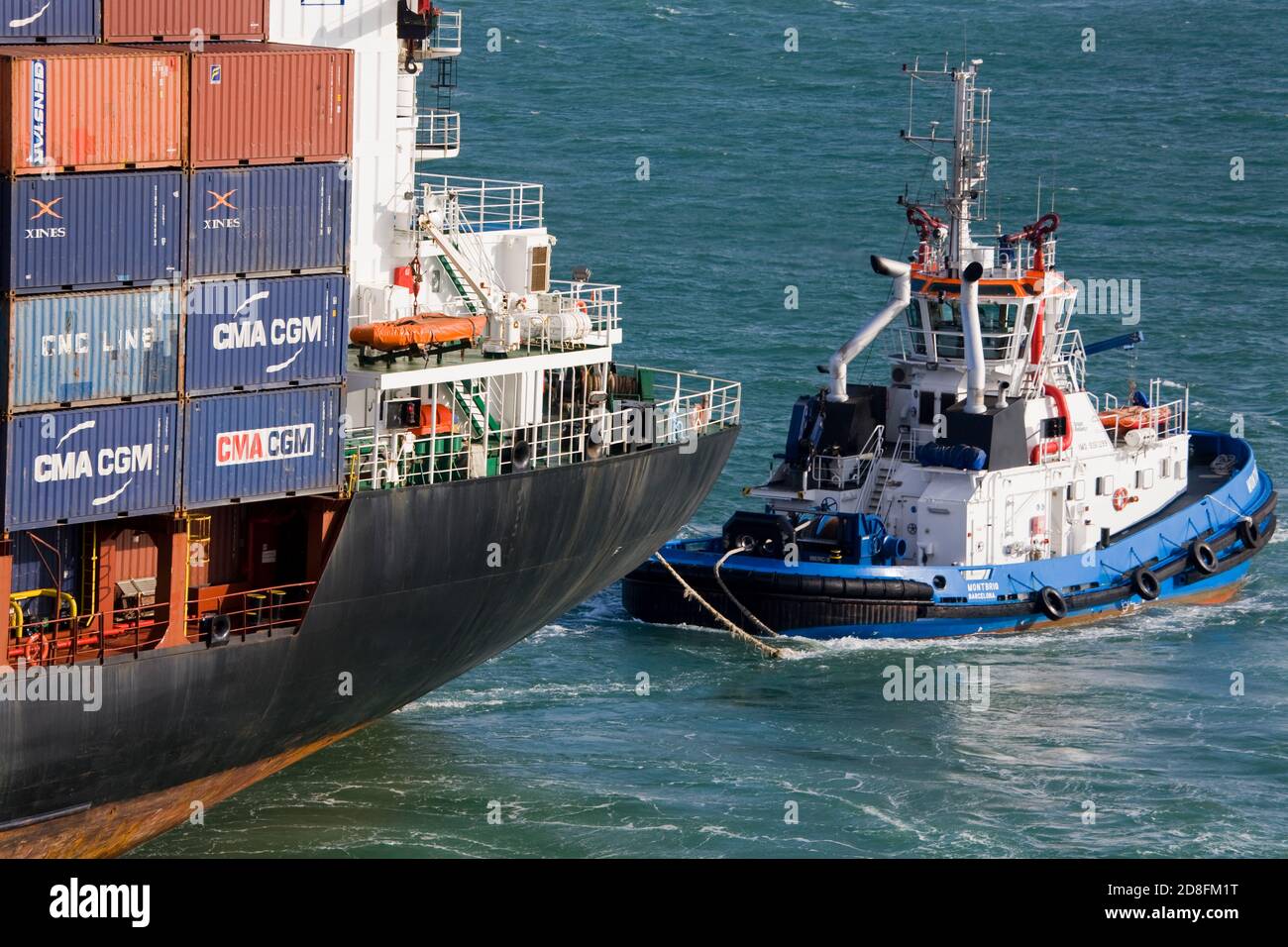 Rimorchiatore operazioni nel porto di Barcellona, in Catalogna, Spagna, Europa Foto Stock