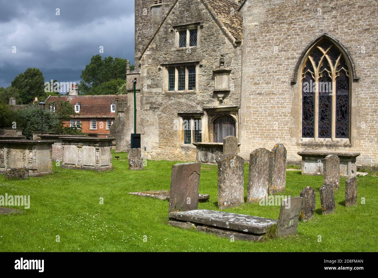 St. Cyriac's Church & Graveyard, Lacock Village, Cotswolds District, Wiltshire County, Inghilterra Foto Stock