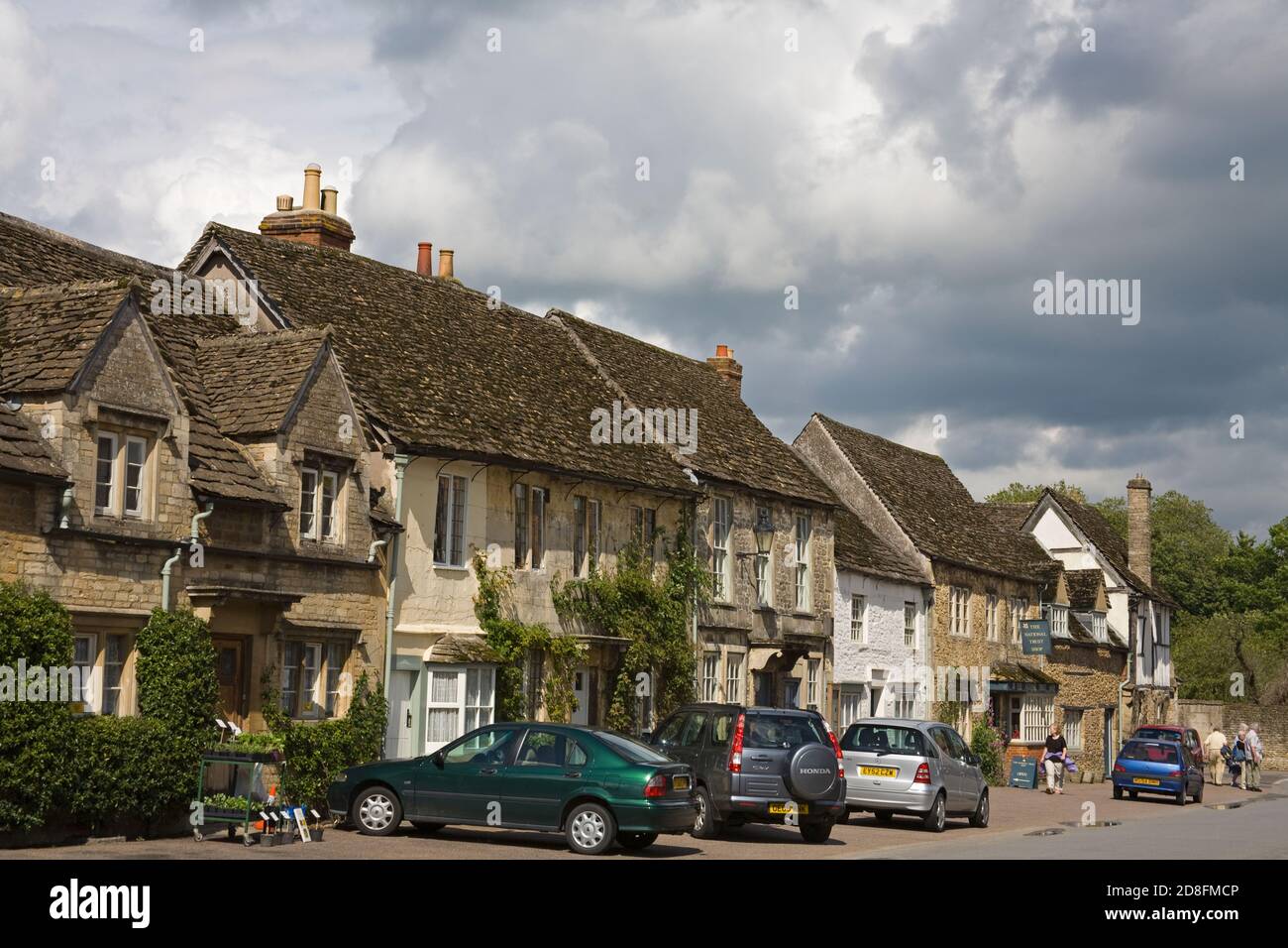 High Street, Lacock Village, Distretto di Cotswolds, la contea di Wiltshire, Inghilterra Foto Stock