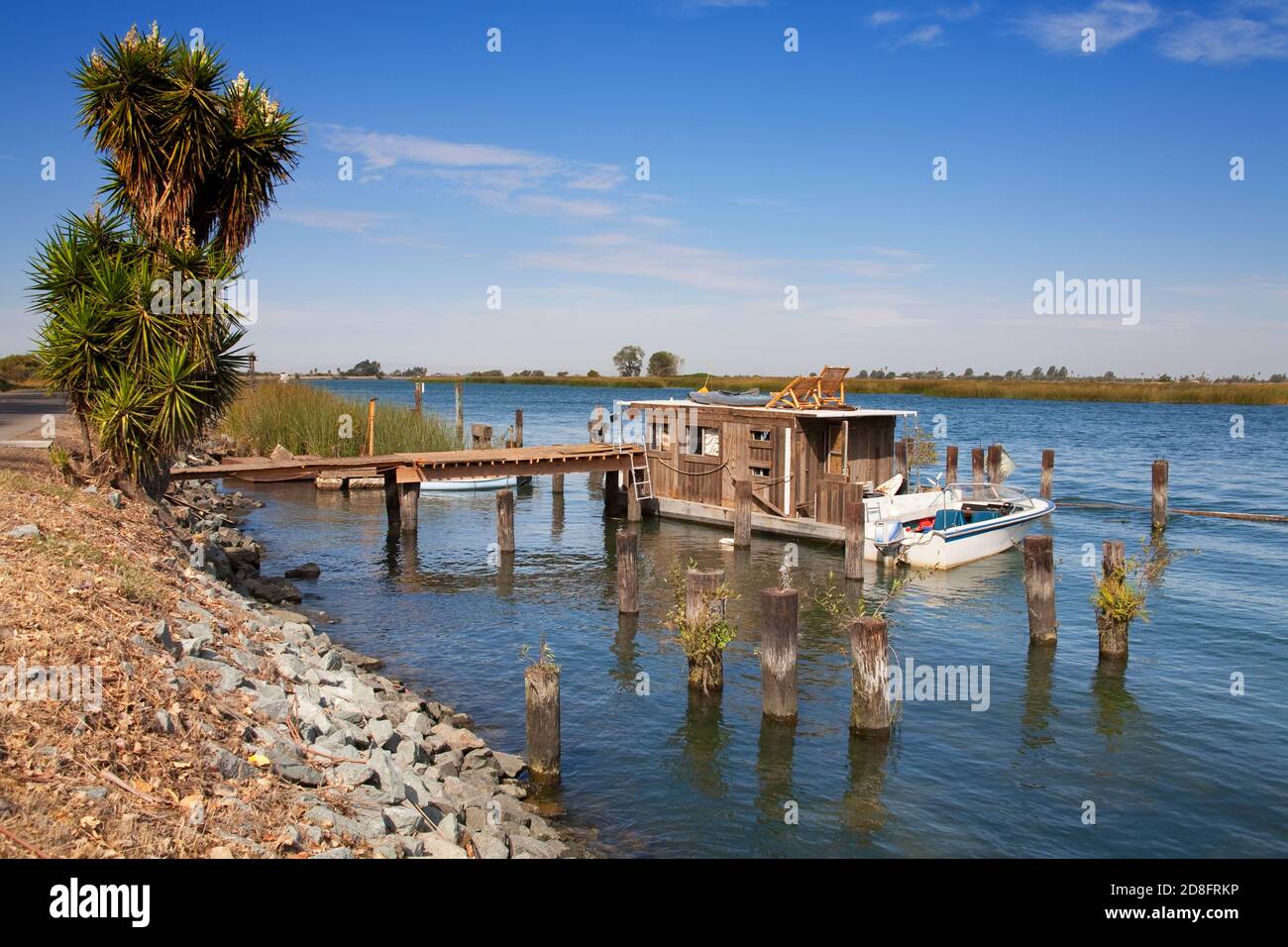 Houseboat su Brannan Island, Sacramento Delta Scenic Drive, CALIFORNIA, STATI UNITI D'AMERICA Foto Stock