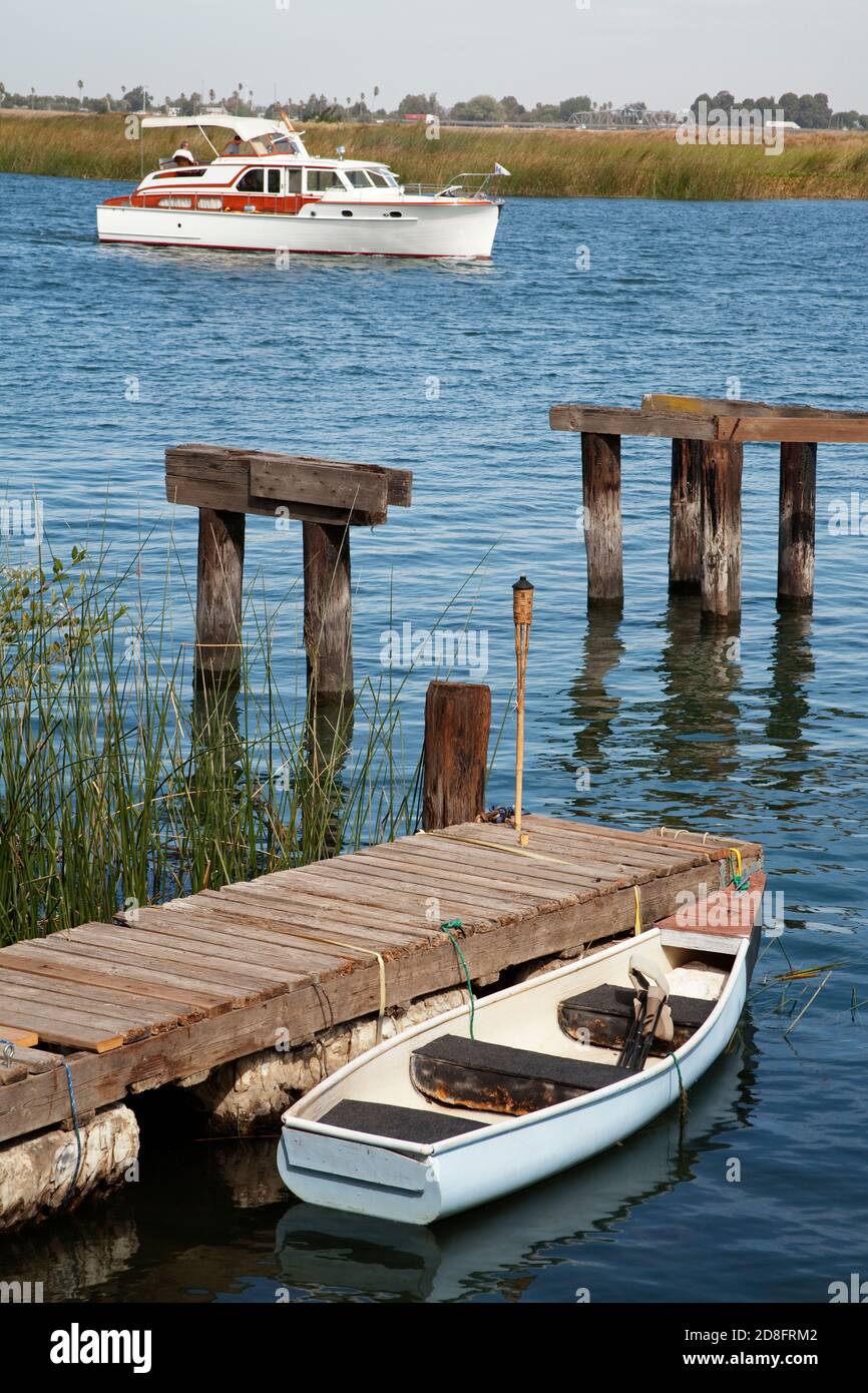 Barca sull isola Brannan, Sacramento Delta Scenic Drive, CALIFORNIA, STATI UNITI D'AMERICA Foto Stock