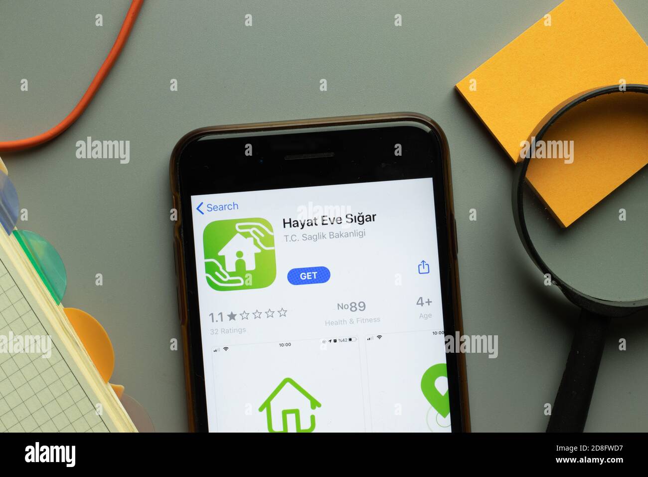 New York, USA - 26 ottobre 2020: Logo dell'app mobile Hayat Eve Sigar sullo schermo del telefono, editoriale illustrativo Foto Stock