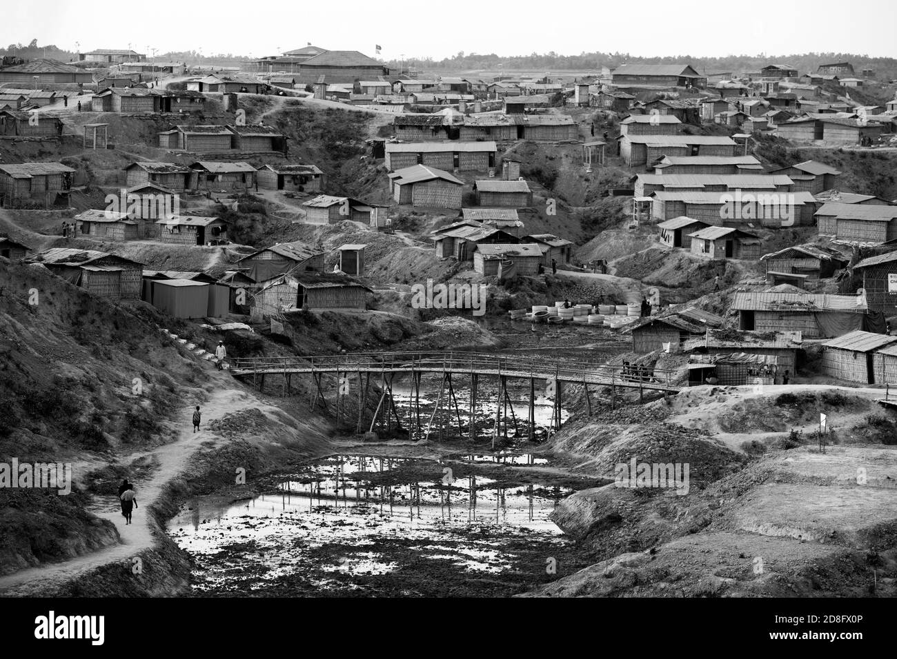 Bangladesh, Bazaar di Cox. Vista del campo profughi di Kutupalong nel distretto di Ukhia in Bangladesh. Oltre 650,000 Rohingya hanno attraversato il confine con il Bangladesh dall’agosto dello scorso anno, in fuga dalle violenze. Foto Stock