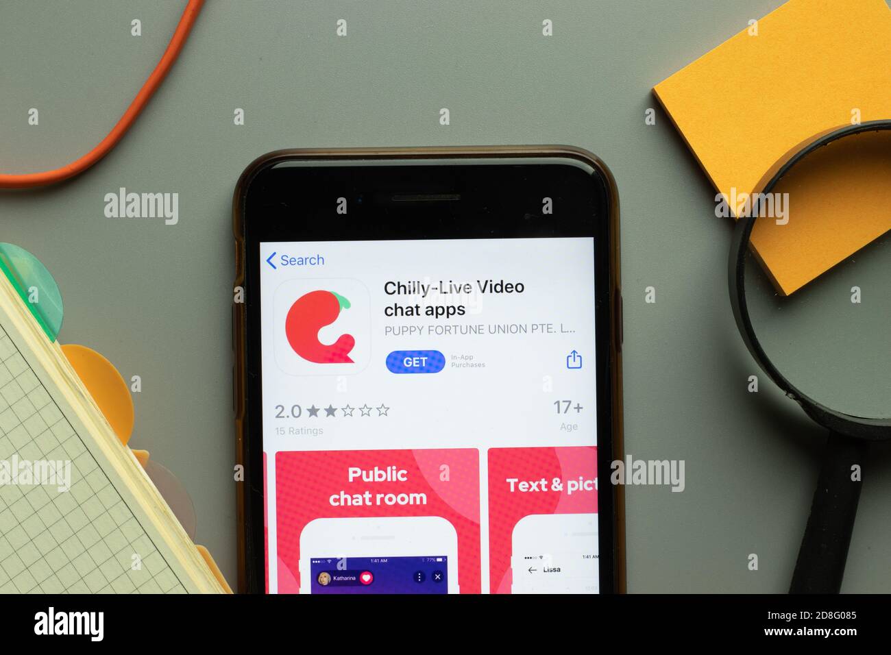 New York, USA - 26 Ottobre 2020: Chilly Live Video chat mobile app logo sullo schermo del telefono primo piano, editoriale illustrativo Foto Stock