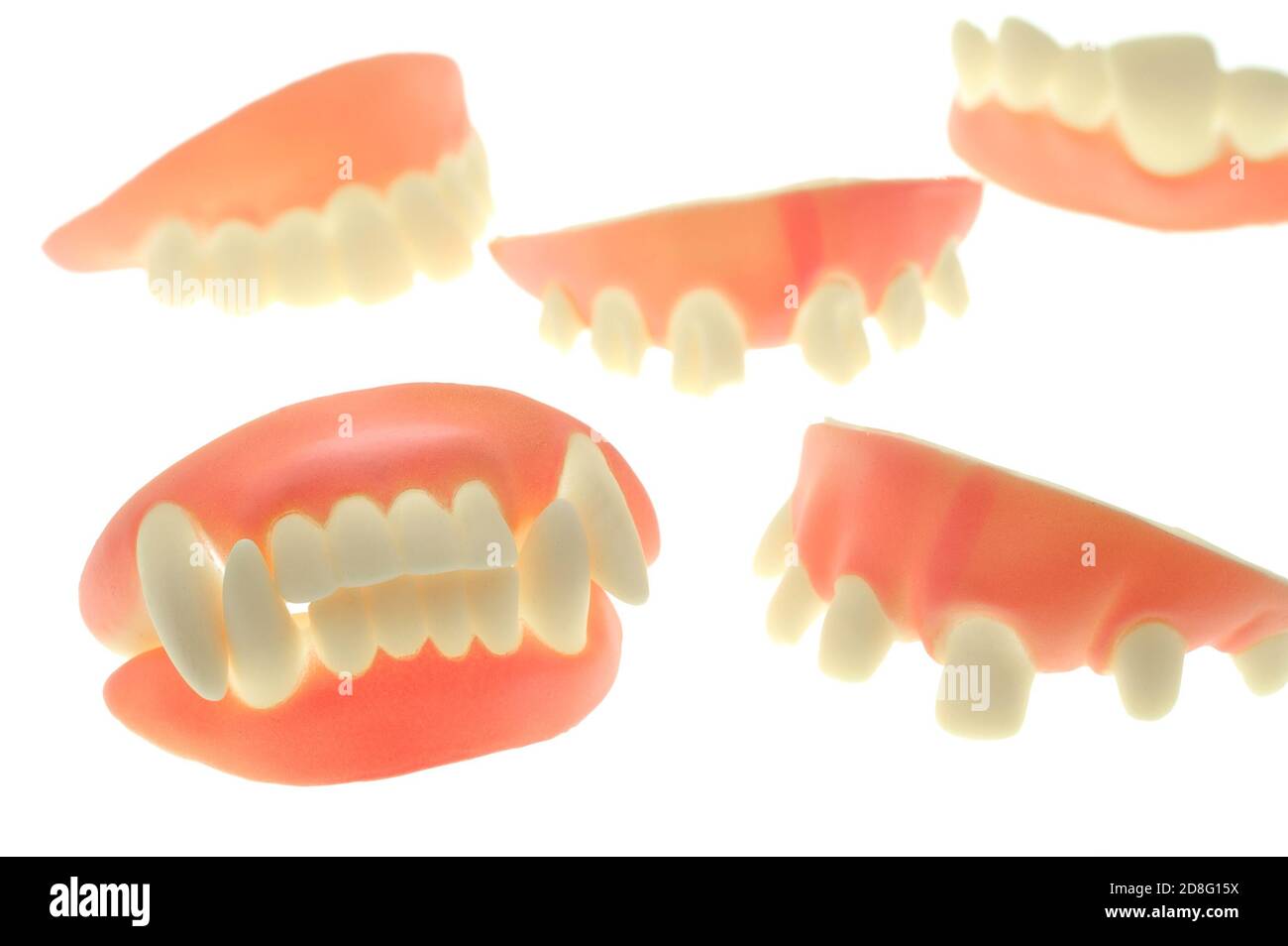 Set di denti di novità su sfondo bianco Foto Stock