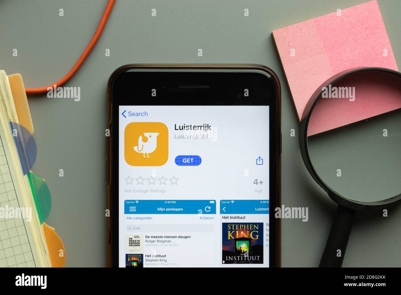 New York, USA - 26 ottobre 2020: Luisterrijk mobile app logo su schermo telefono primo piano, editoriale illustrativo Foto Stock