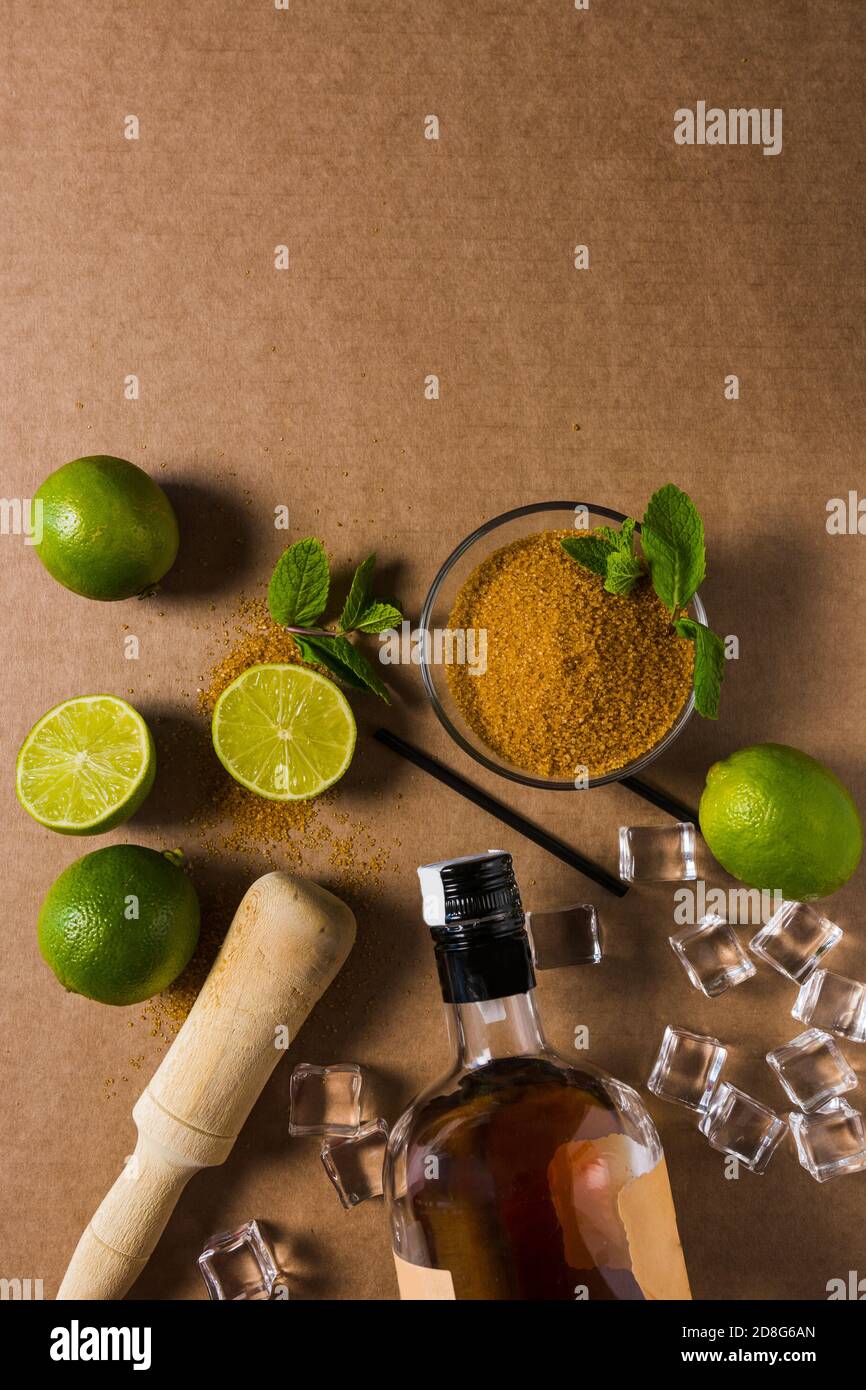 Vista aerea degli ingredienti per un cocktail mojito Foto Stock