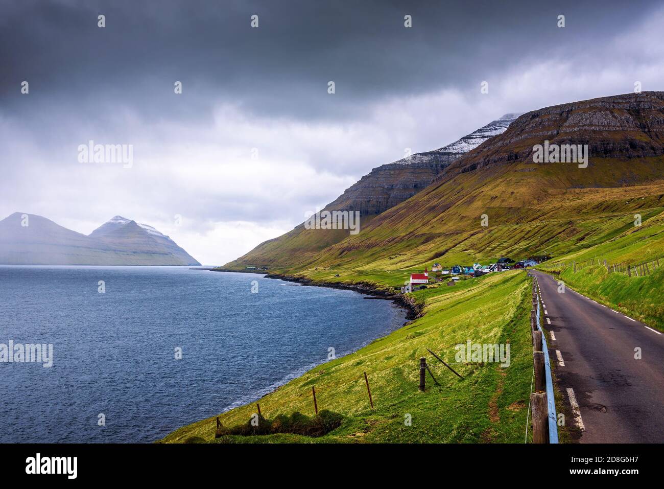 Villaggio di Husar situato sull'isola di Kalsoy nelle isole Faroe Foto Stock