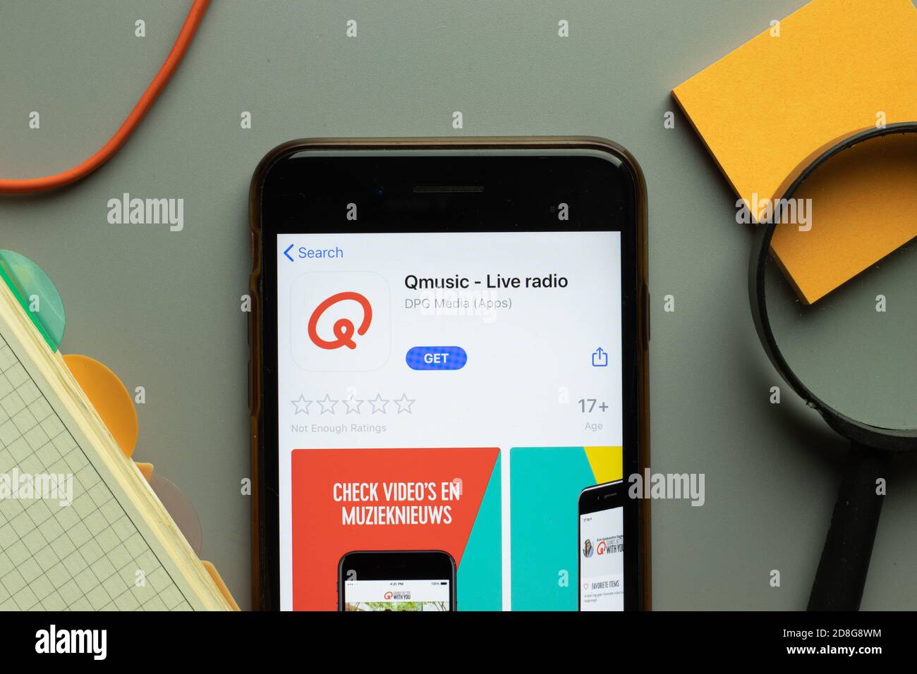New York, USA - 26 ottobre 2020: Logo dell'app mobile Qmusic Live radio sullo schermo del telefono, editoriale illustrativo Foto Stock