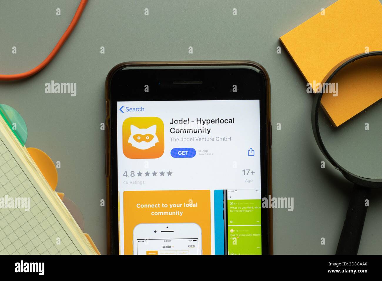 New York, USA - 26 Ottobre 2020: Jodel Hyperlocal Community mobile app logo on phone screen close up, editoriale illustrativo Foto Stock