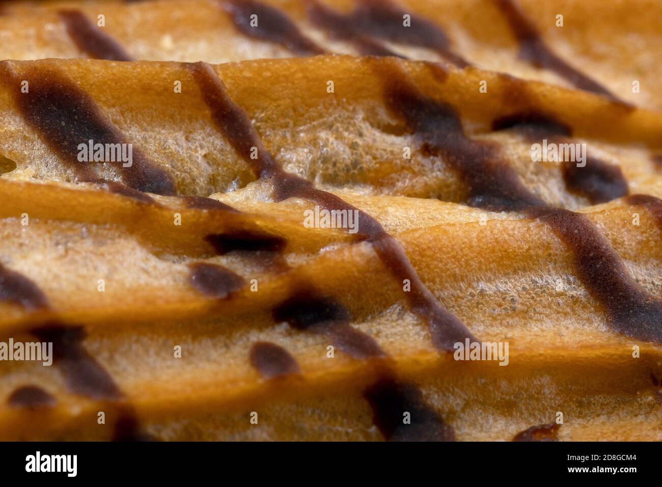 Torta Eclair con cioccolato e crema di latte condensato bollito, primo piano. Foto Stock