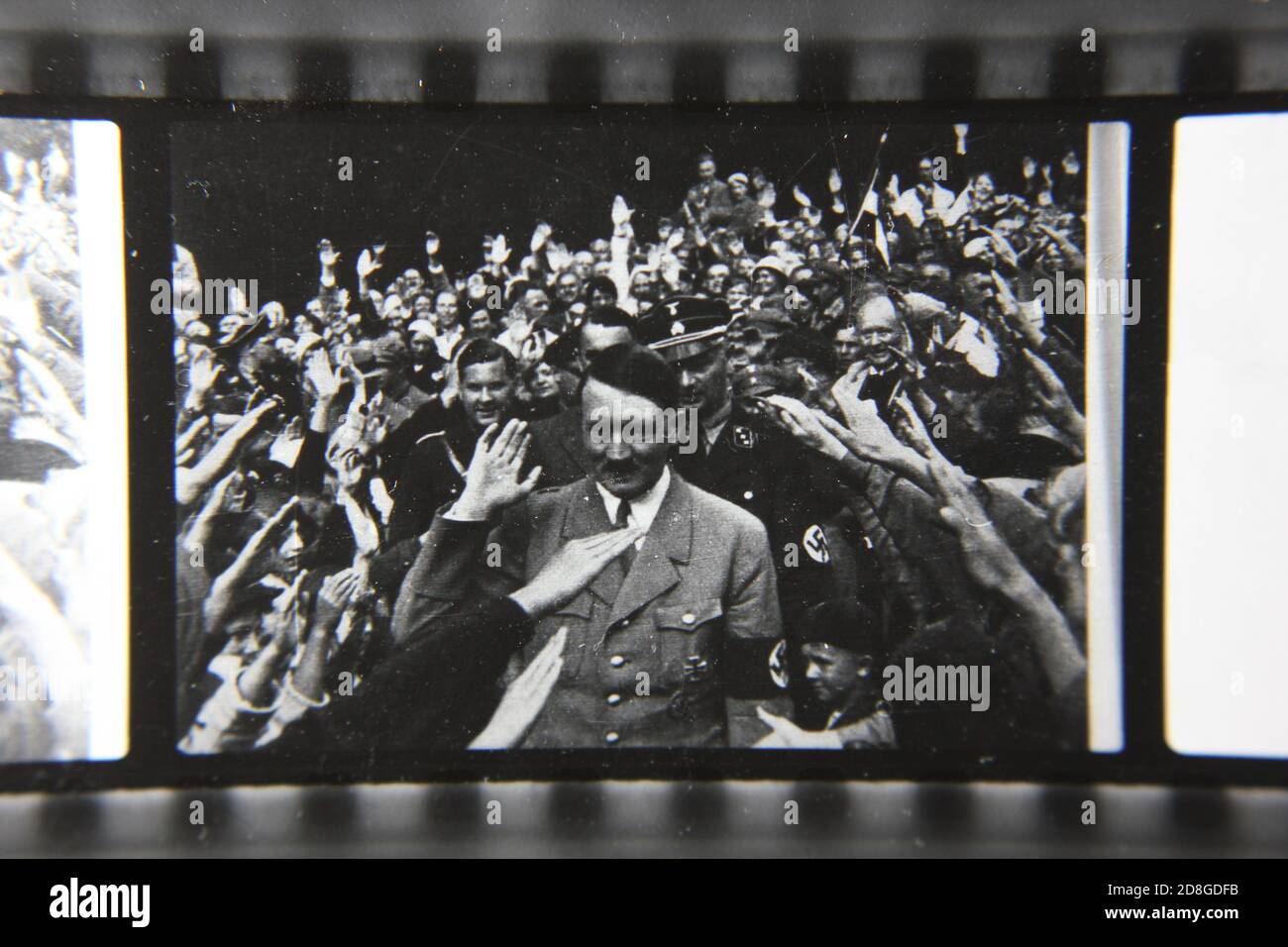 Fine 1970 vintage nero e bianco fotografia di Adolph Hitler che parla con le truppe tedesche durante la seconda guerra mondiale Foto Stock