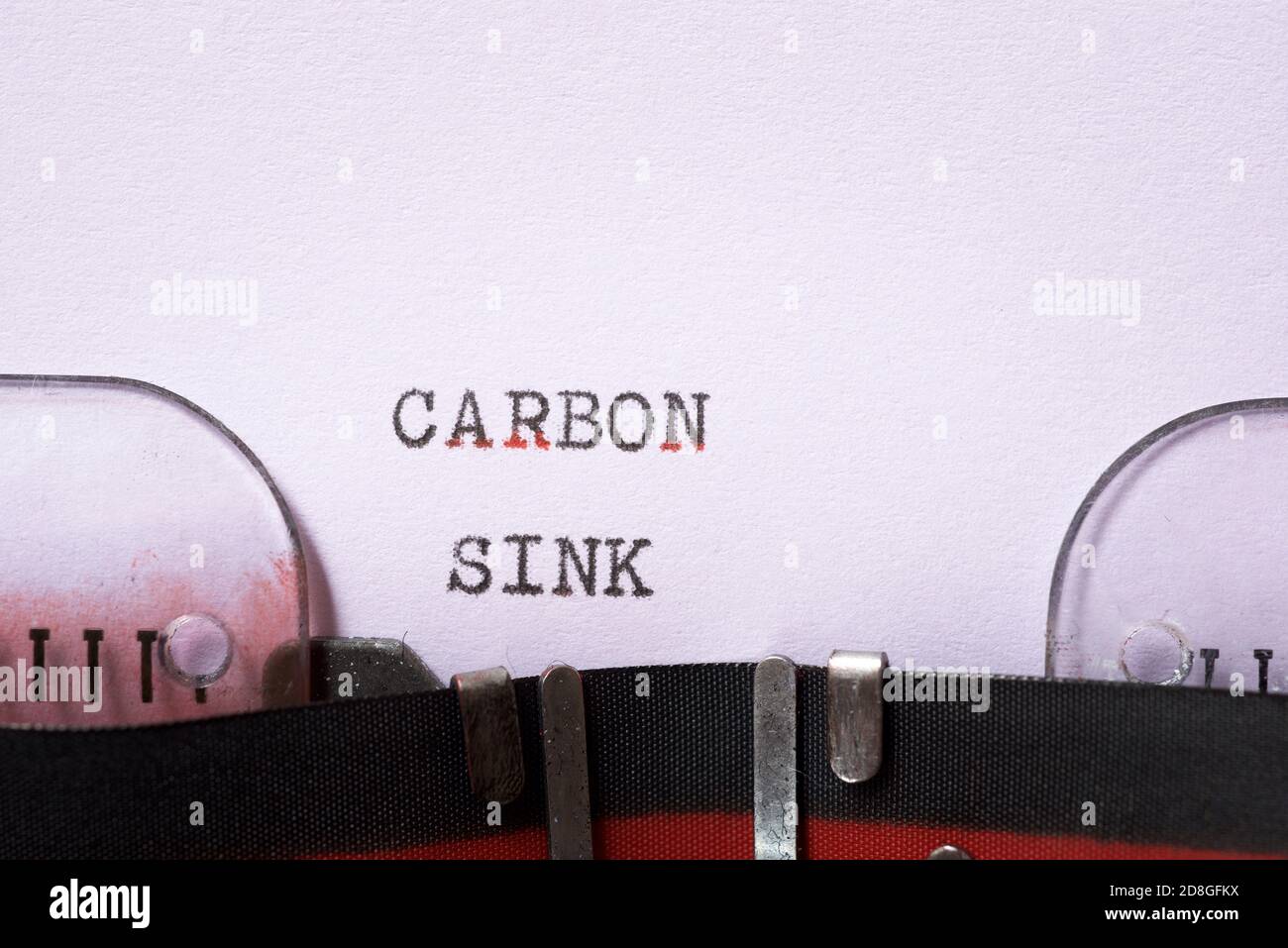 Frase di lavello di carbonio scritta con una macchina da scrivere. Foto Stock
