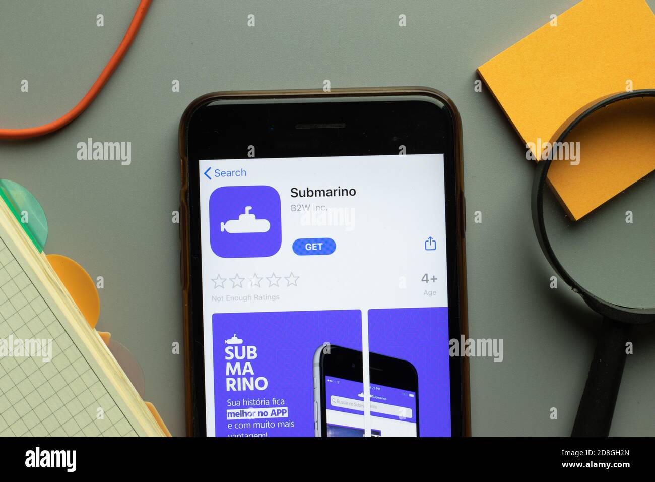 New York, USA - 26 ottobre 2020: Logo dell'app mobile Submarino sullo schermo del telefono, editoriale illustrativo Foto Stock