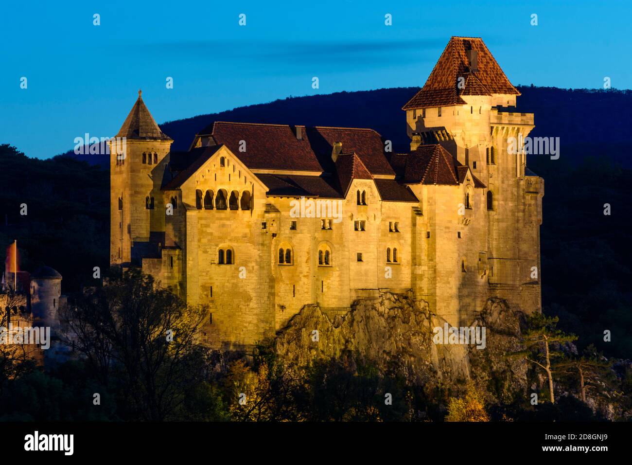 Maria Enzersdorf: Castello del Liechtenstein, luogo di origine della Casa del Liechtenstein, vigneto, vista dalla collina Kleiner Rauchkogel, colori foglie d'autunno Foto Stock