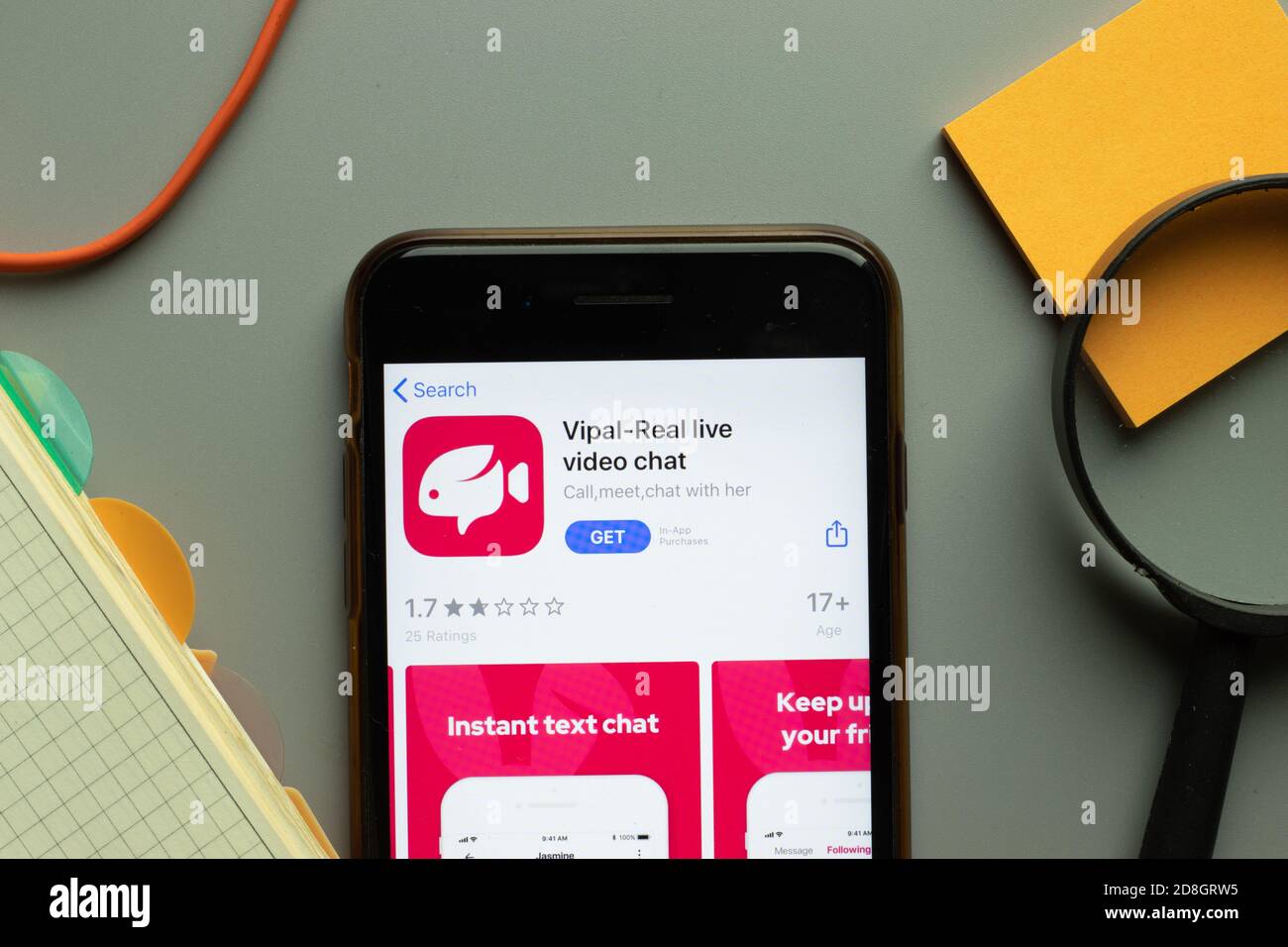New York, USA - 26 Ottobre 2020: Vipal Video chat mobile app logo on phone screen close up, editoriale illustrativo Foto Stock