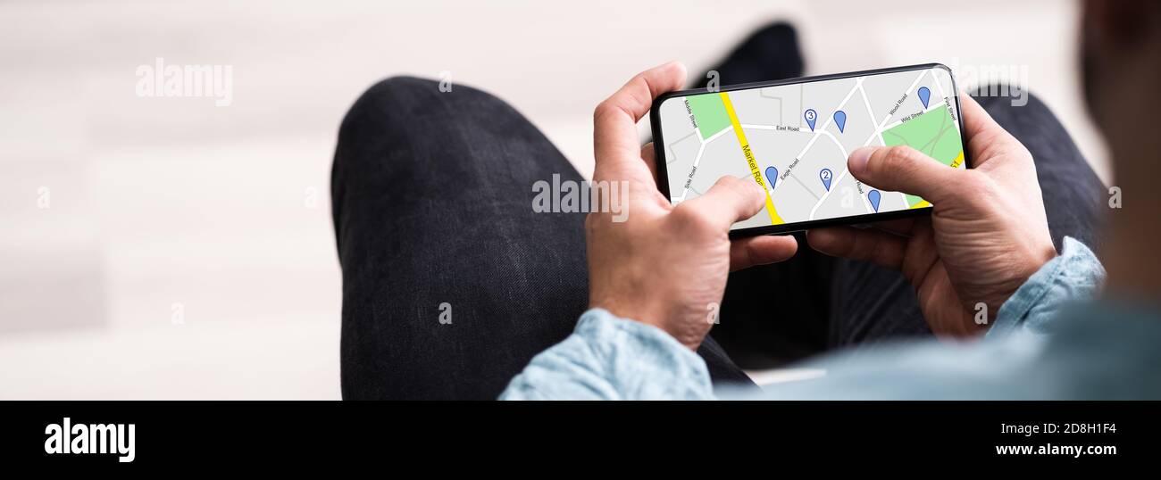 Mappa della posizione GPS mobile sul telefono. Navigatore cellulare Foto  stock - Alamy