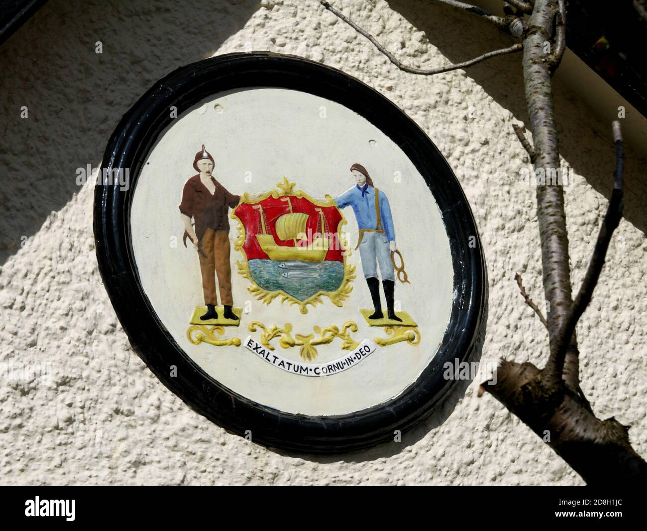 Truro Coat of Arms sulla convenienza pubblica, Lower Lemon Street, Truro, Cornovaglia. Foto Stock