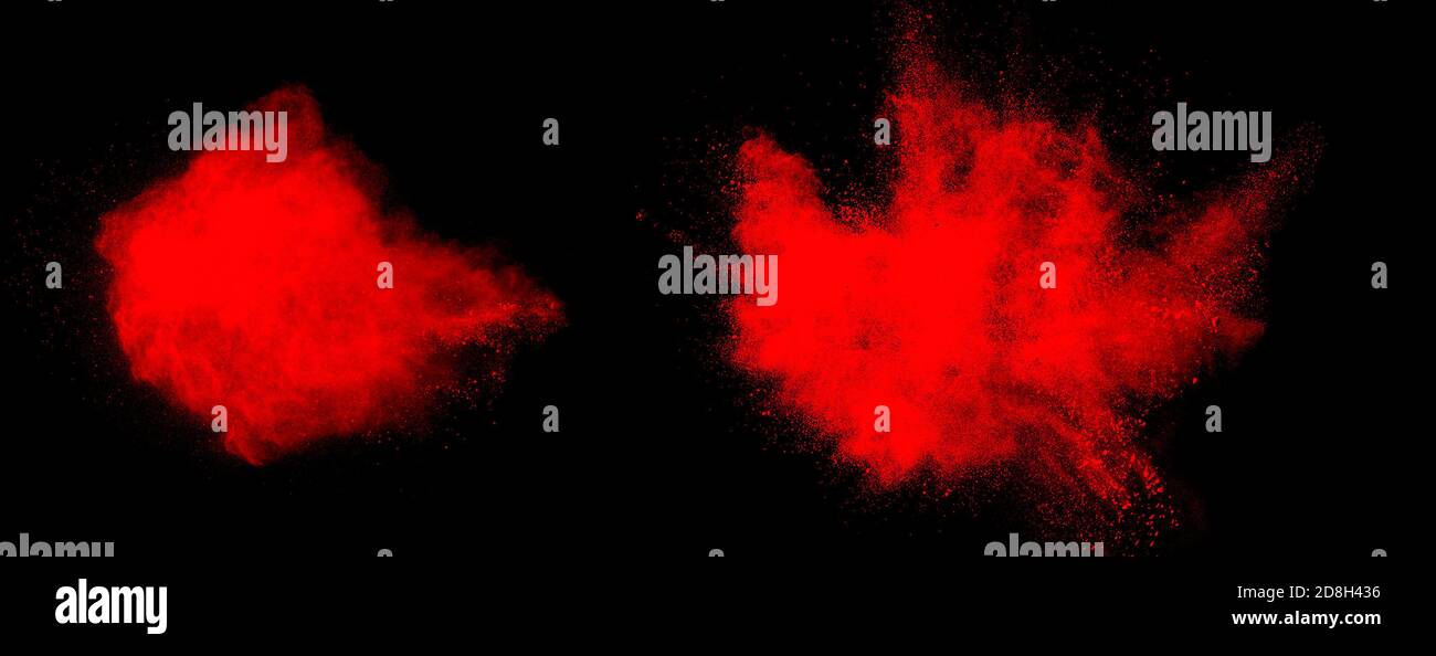 Esplosione di polveri. Polvere di vernice rossa astratta isolata su sfondo nero. Esplosione di vernice. Illustrazione panoramica Foto Stock