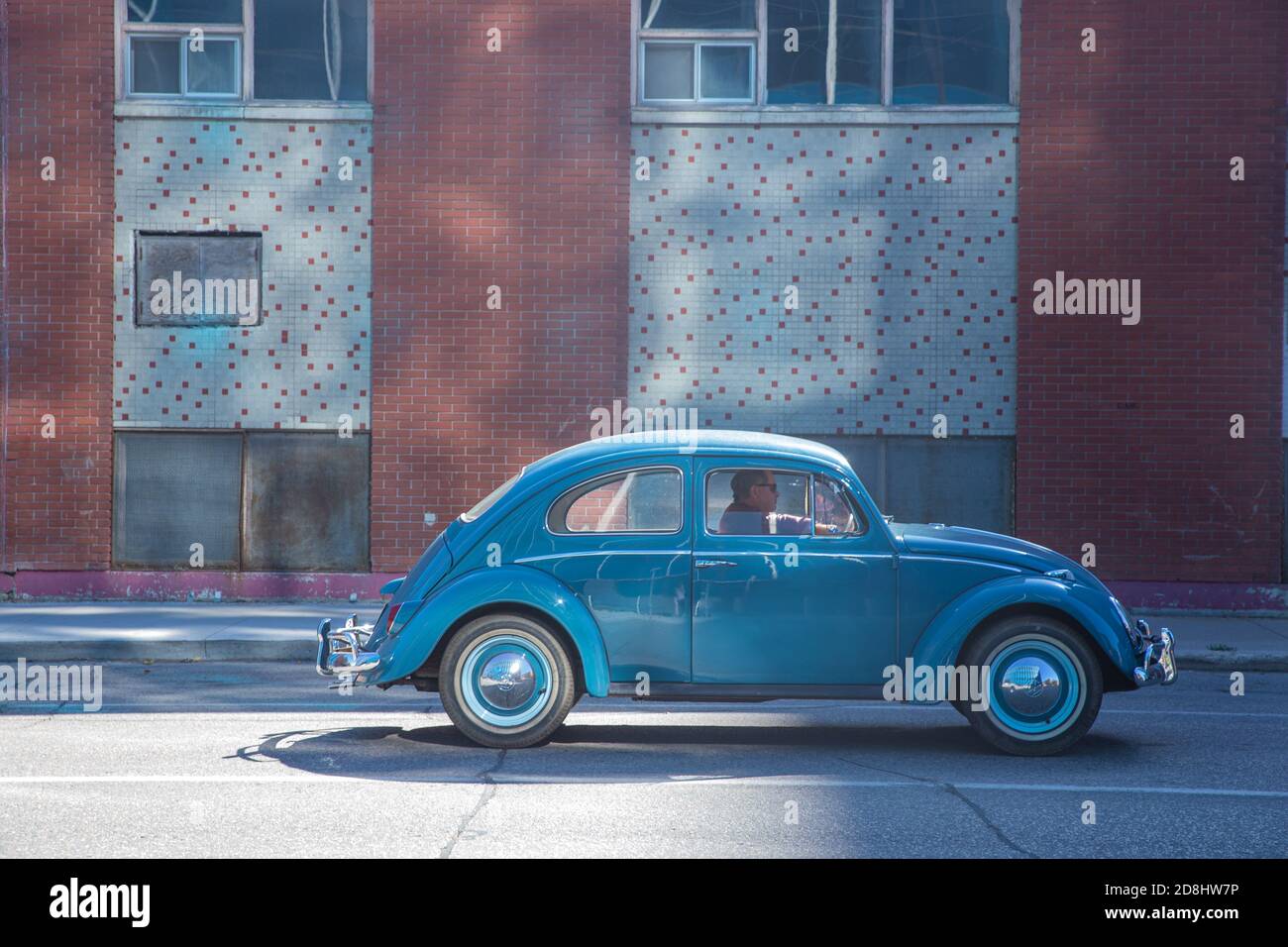 Volkswagen Beatle sulla strada Foto Stock