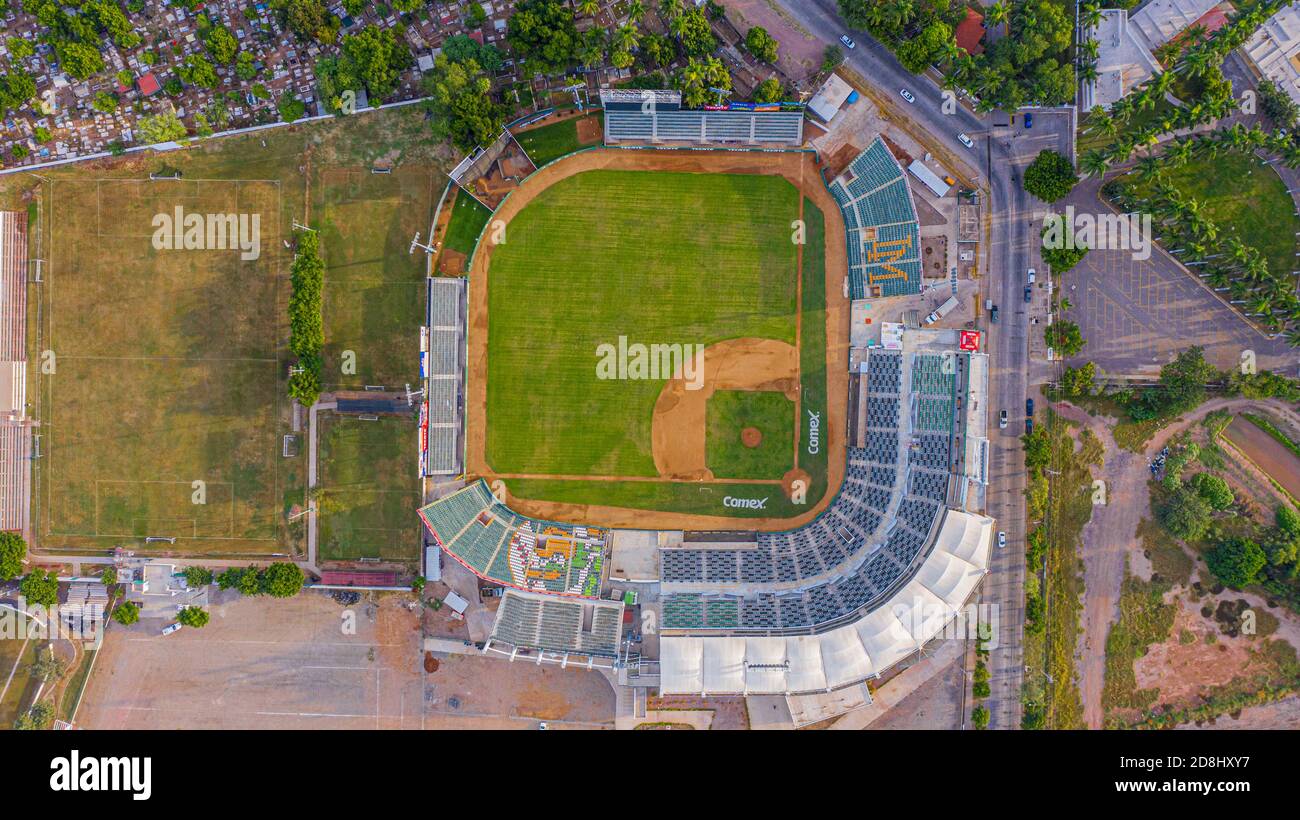 Veduta aerea dello stadio Emilio Ibarra Almada, sede della squadra di baseball professionale Los Cañeros de los Mochis della Mexican Pacific League il 30 ottobre 2020 a Los Mochis, Sinaloa Messico .. © .. (Foto di Luis Gutierrez). KEYWORDS: Complesso sportivo, sport, stadi, campo, campo, campo, campo da gioco, colosseo, bleachers, recinzione, impianto sportivo, vista aerea del estadio Emilio Ibarra Almada casa del equipo profecional de beisbol los Cañeros de los Mochis de la Liga Mexicana del Pacifico el 30 de Ocre 2020 en los Mochis, Sinaloa Messico..©..( Foto di Luis Gutierrez). PALABRASCLAVES: Compl Foto Stock